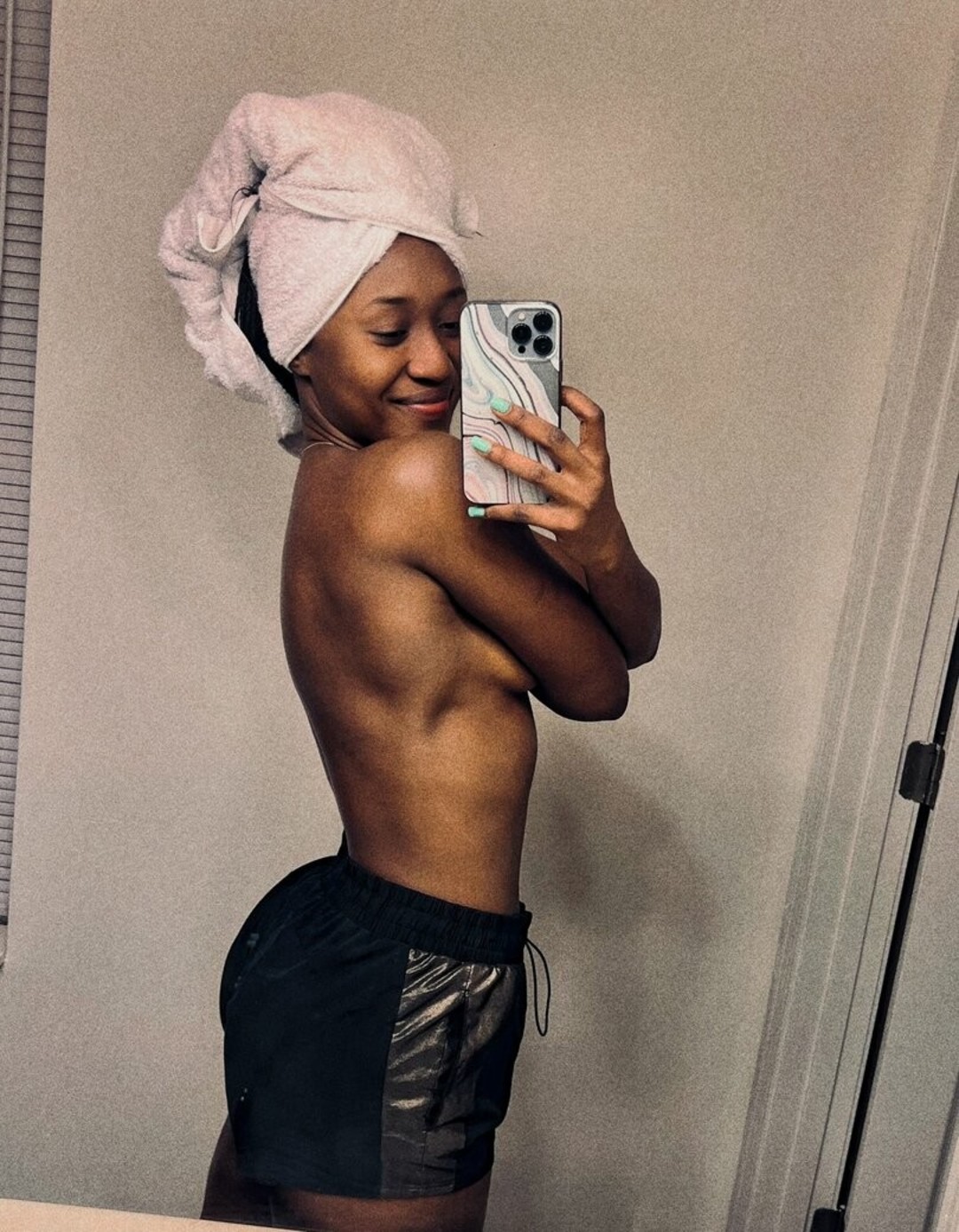 Foto desnuda filtrada de OnlyFans de Queen Aminata #28 Foto desnuda filtrada de OnlyFans de Queen Aminata #28