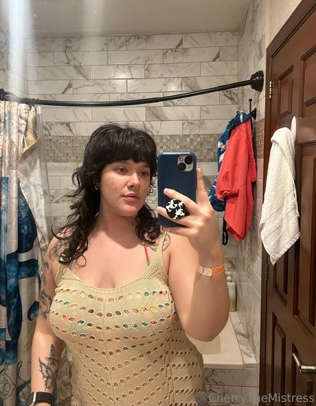 Foto desnuda filtrada de OnlyFans de Cherryishairy