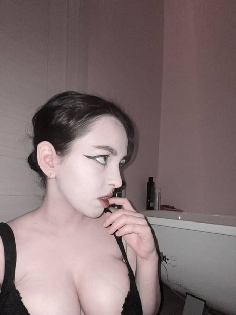 Foto desnuda filtrada de OnlyFans de Codependency