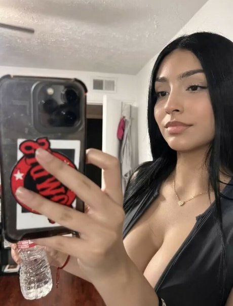 Foto desnuda filtrada de OnlyFans de Alyssalyssa1933