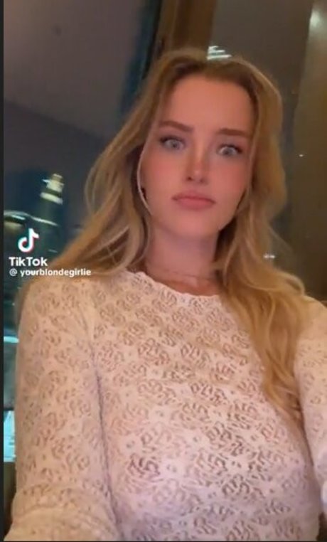 Foto desnuda filtrada de OnlyFans de Yourblondegirlie