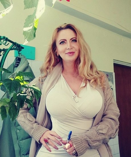 Foto desnuda filtrada de OnlyFans de Berina Fati