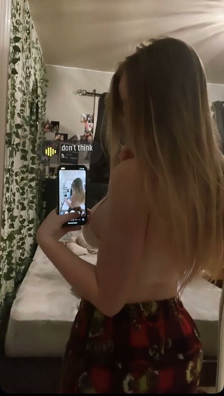 Foto desnuda filtrada de OnlyFans de Hailey Frizzell
