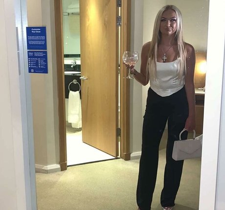 Foto desnuda filtrada de OnlyFans de Lily Mcalpine