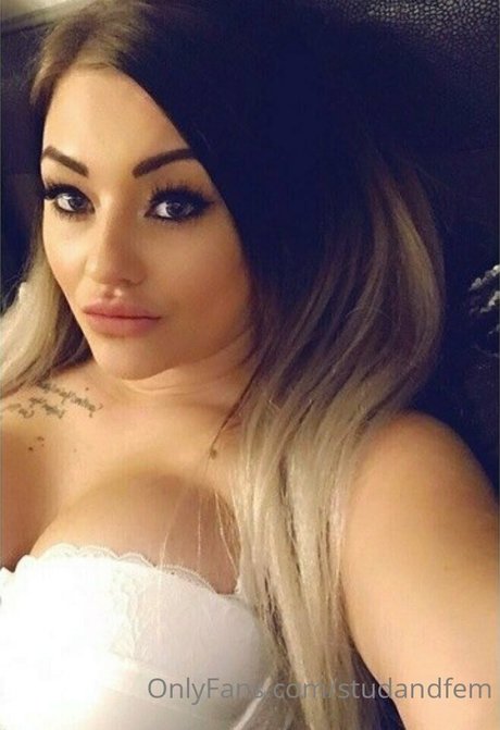 Foto desnuda filtrada de OnlyFans de Reallesbiansx