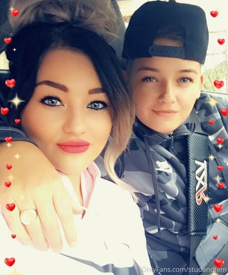 Foto desnuda filtrada de OnlyFans de Reallesbiansx