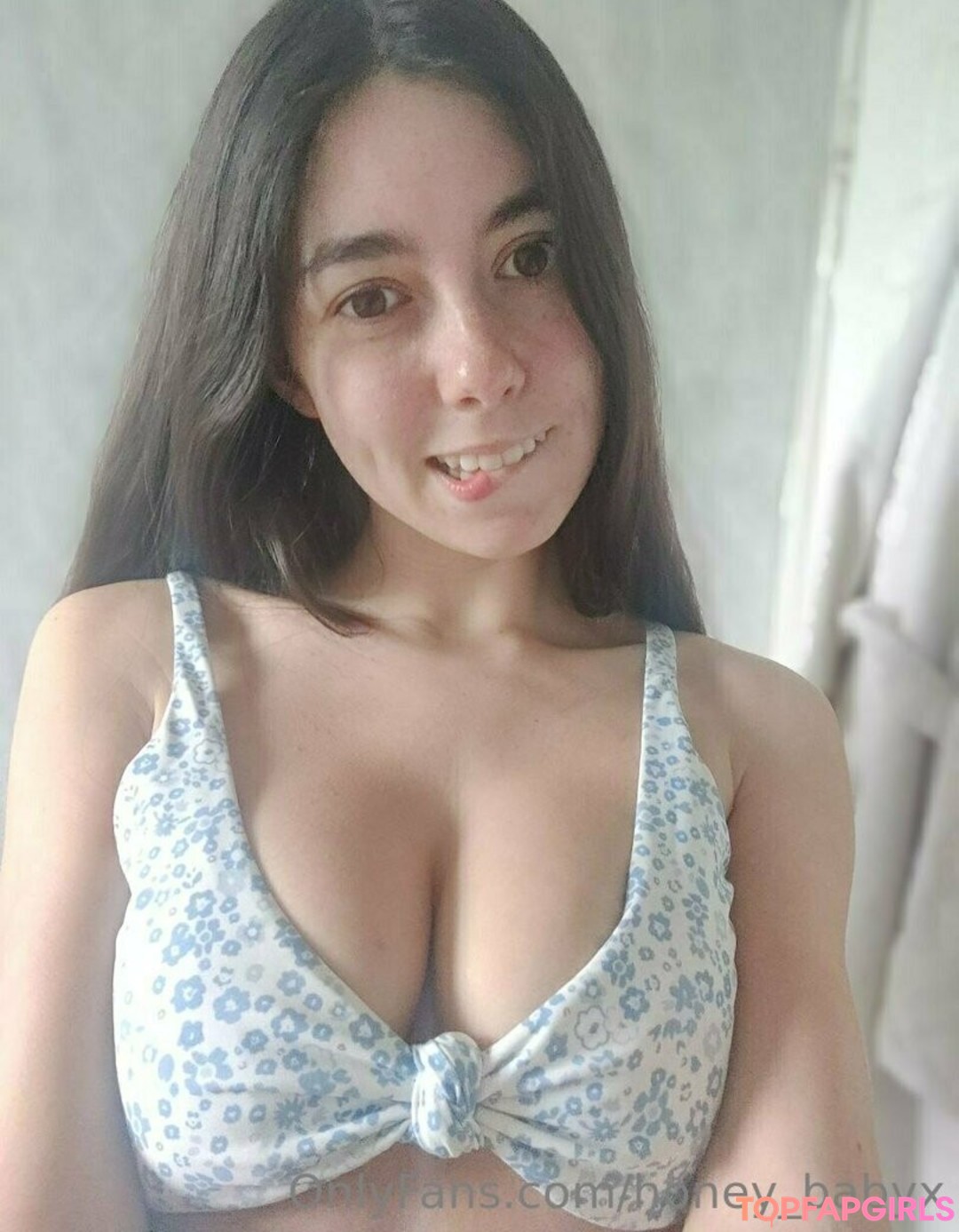 Foto desnuda filtrada de OnlyFans de Honeybabyx #400 Foto desnuda filtrada de OnlyFans de Honeybabyx #400
