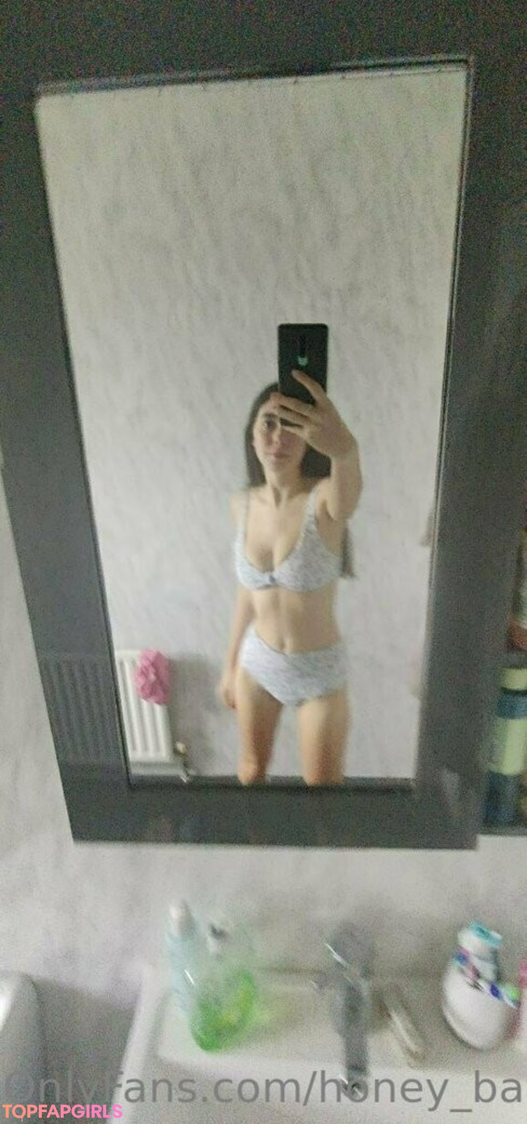 Foto desnuda filtrada de OnlyFans de Honeybabyx #403 Foto desnuda filtrada de OnlyFans de Honeybabyx #403