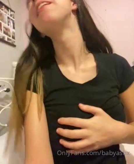 Foto desnuda filtrada de OnlyFans de Honeybabyx