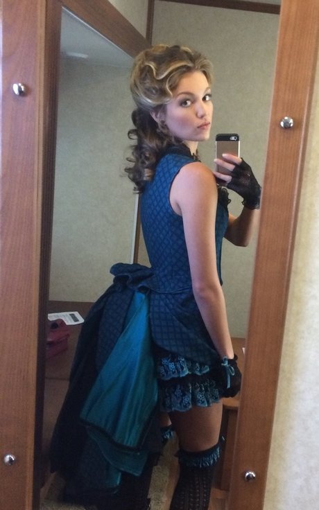 Lili Simmons