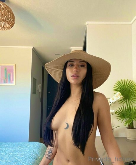 Foto desnuda filtrada de OnlyFans de Privadohoney