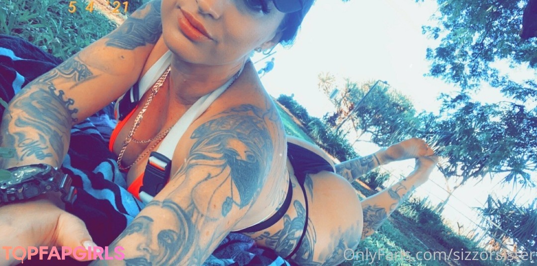 Foto desnuda filtrada de OnlyFans de Sizzorsister #48 Foto desnuda filtrada de OnlyFans de Sizzorsister #48