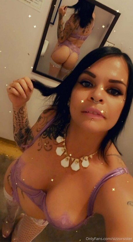 Foto desnuda filtrada de OnlyFans de Sizzorsister