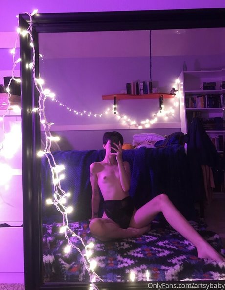 Foto desnuda filtrada de OnlyFans de Artsybaby