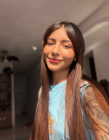 Foto desnuda filtrada de OnlyFans de Sofiakiut