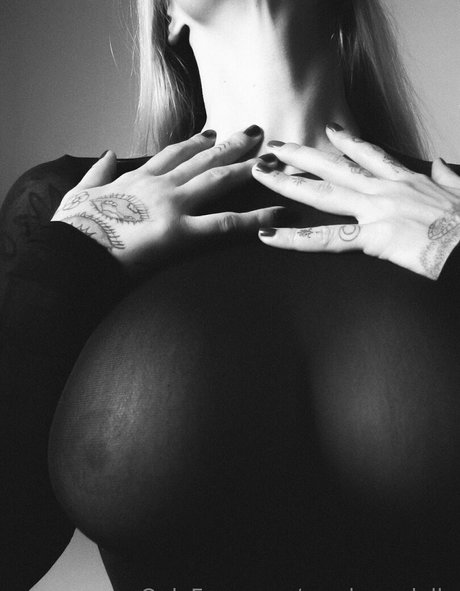 Foto desnuda filtrada de OnlyFans de Sarahvandella