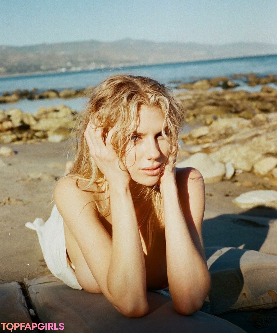 Foto desnuda filtrada de OnlyFans de Charlotte Mckinney #148 Foto desnuda filtrada de OnlyFans de Charlotte Mckinney #148