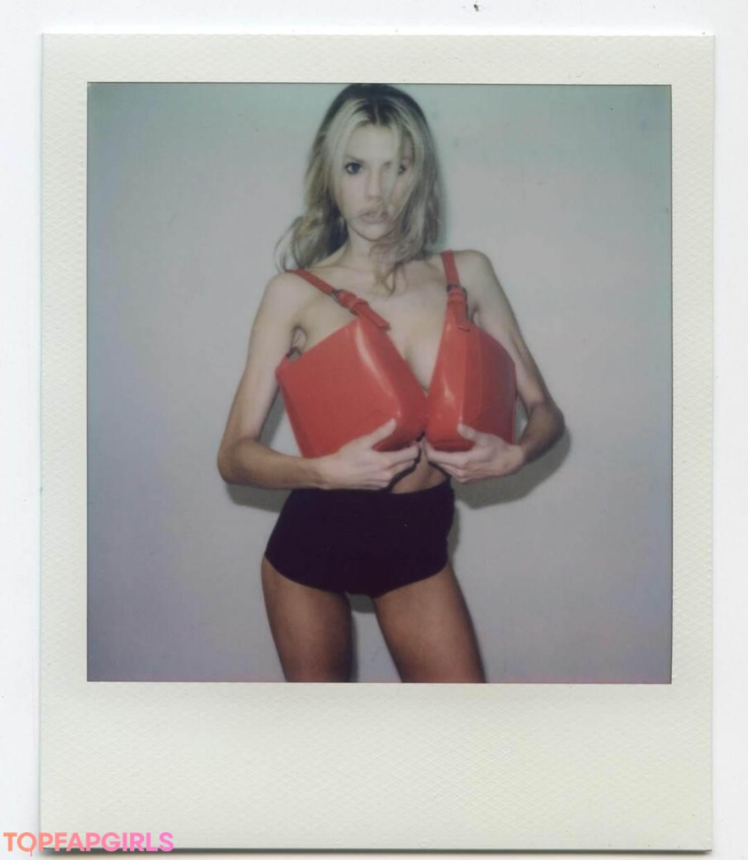 Foto desnuda filtrada de OnlyFans de Charlotte Mckinney #266 Foto desnuda filtrada de OnlyFans de Charlotte Mckinney #266