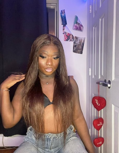 Foto desnuda filtrada de OnlyFans de Sissyserayah