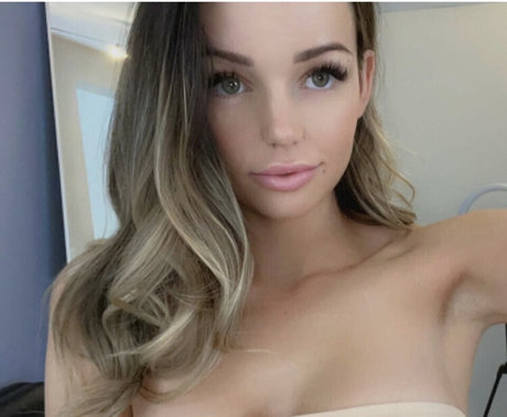 Foto desnuda filtrada de OnlyFans de Becca Bangs