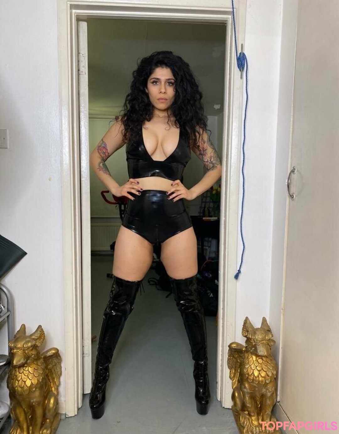 Foto desnuda filtrada de OnlyFans de Mistresssophiasahara #55 Foto desnuda filtrada de OnlyFans de Mistresssophiasahara #55