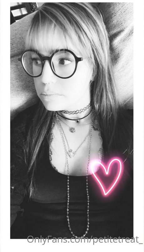 Foto desnuda filtrada de OnlyFans de Petitetreat