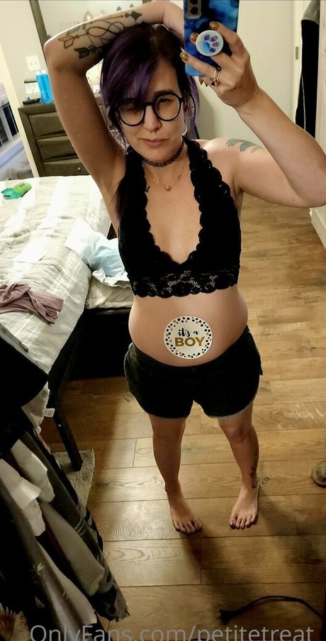 Foto desnuda filtrada de OnlyFans de Petitetreat