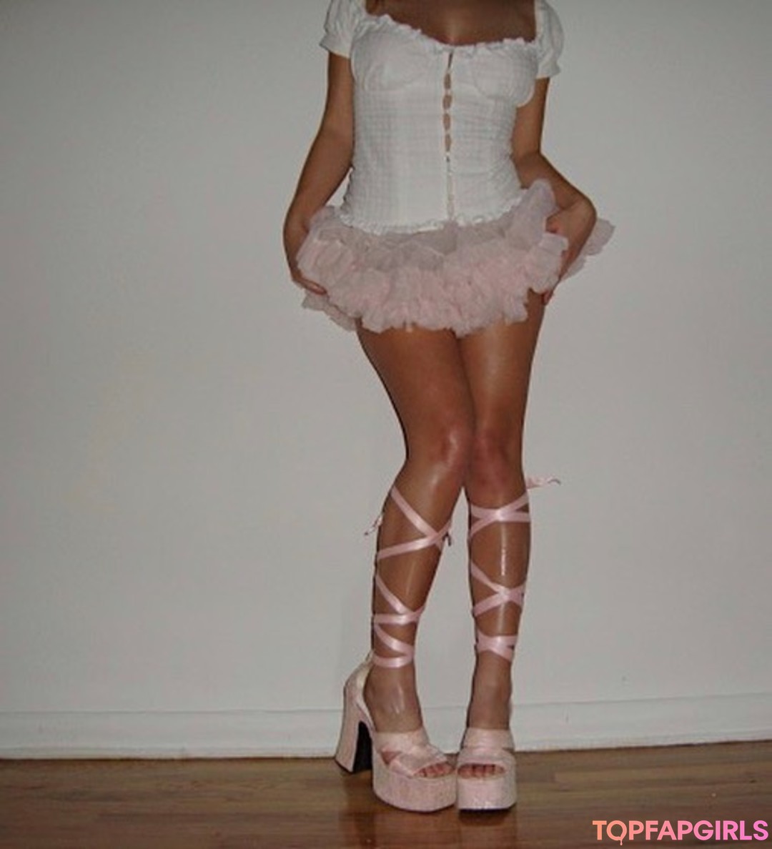 Foto desnuda filtrada de OnlyFans de Ester Dobrik #76 Foto desnuda filtrada de OnlyFans de Ester Dobrik #76