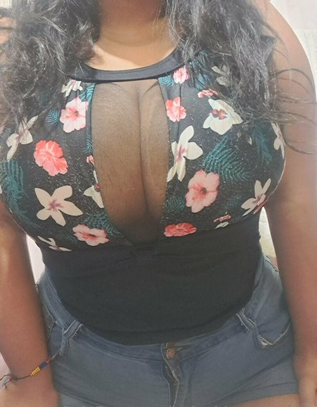 Foto desnuda filtrada de OnlyFans de Curvylatinakay1