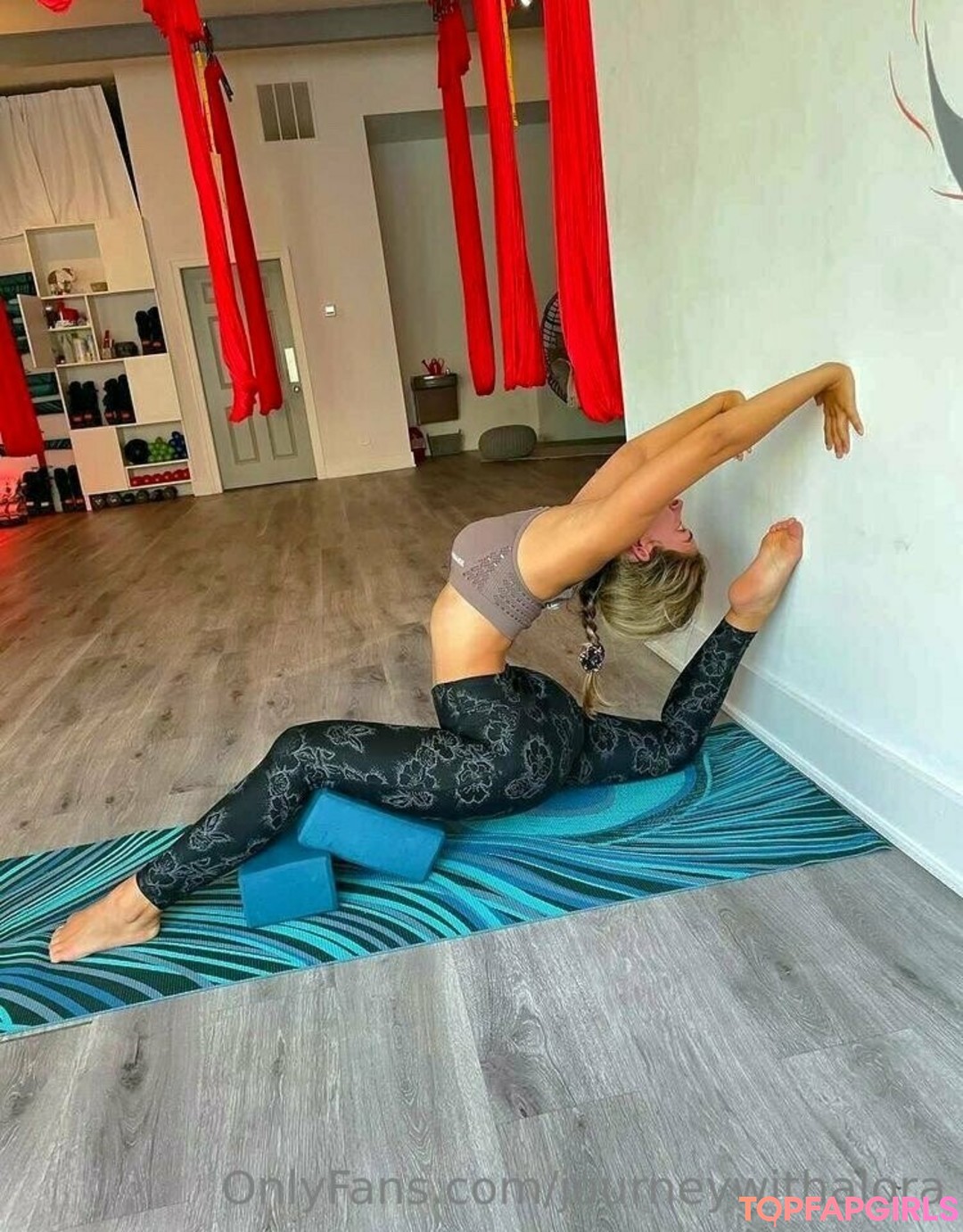 Foto desnuda filtrada de OnlyFans de Journeywithalora #20 Foto desnuda filtrada de OnlyFans de Journeywithalora #20