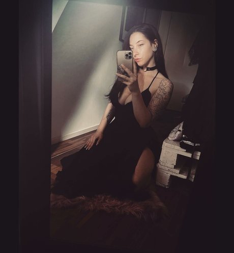 Vicki25