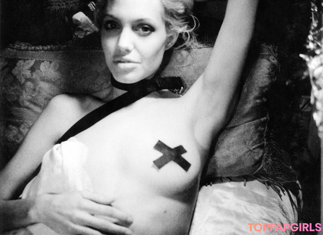 Foto desnuda filtrada de OnlyFans de Angelina Jolie #5 Foto desnuda filtrada de OnlyFans de Angelina Jolie #5