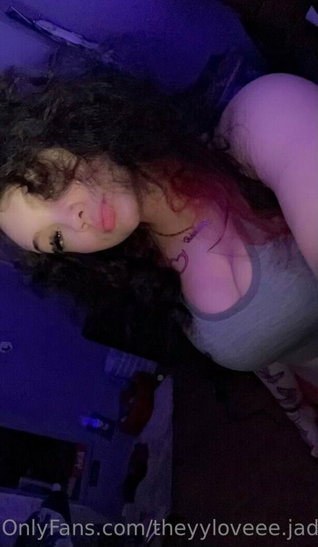 Foto desnuda filtrada de OnlyFans de Theyyloveeejadahh