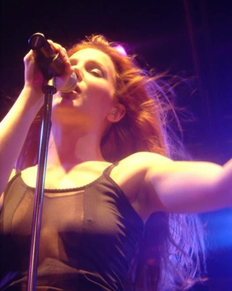 Foto desnuda filtrada de OnlyFans de Simone Simons