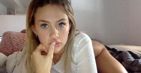 Urluckygirlfriend