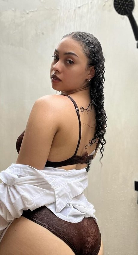 Foto desnuda filtrada de OnlyFans de Arielle Tara