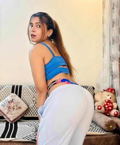 Foto desnuda filtrada de OnlyFans de Tanya Chaudhari