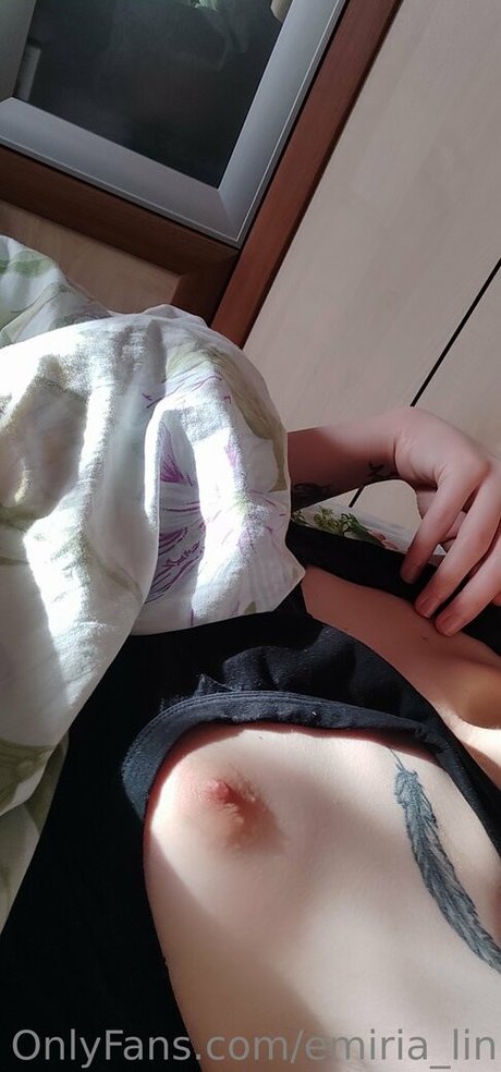 Foto desnuda filtrada de OnlyFans de Emirialin