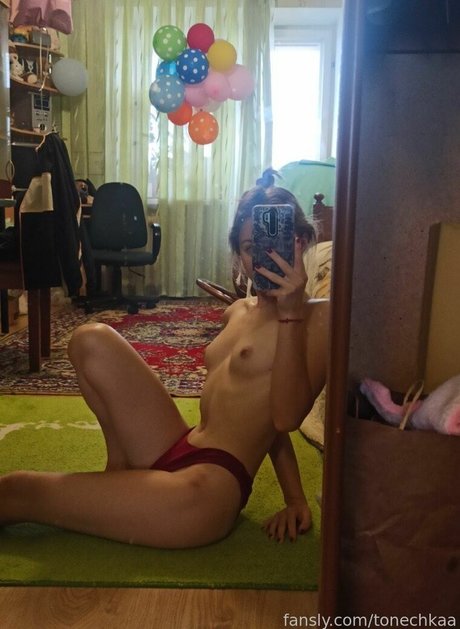 Foto desnuda filtrada de OnlyFans de Tonechkaa