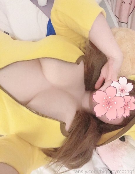 Bigtittymothgf