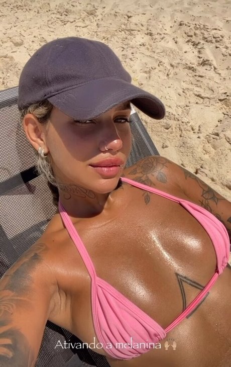 Foto desnuda filtrada de OnlyFans de Carol Santos