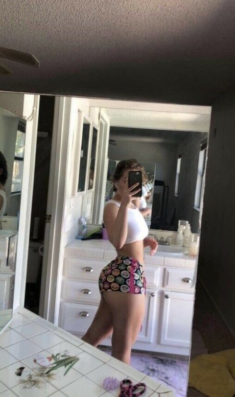 Foto desnuda filtrada de OnlyFans de Bigbootibella