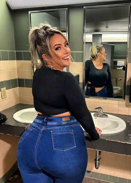 Foto desnuda filtrada de OnlyFans de Emma St James