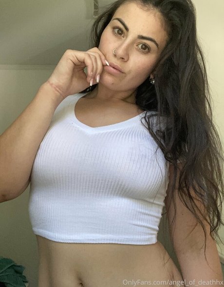 Foto desnuda filtrada de OnlyFans de Angelofdeathhx