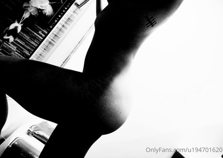 Foto desnuda filtrada de OnlyFans de Bloom666