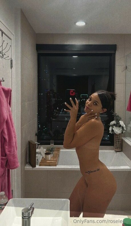 Foto desnuda filtrada de OnlyFans de Roseleediiii