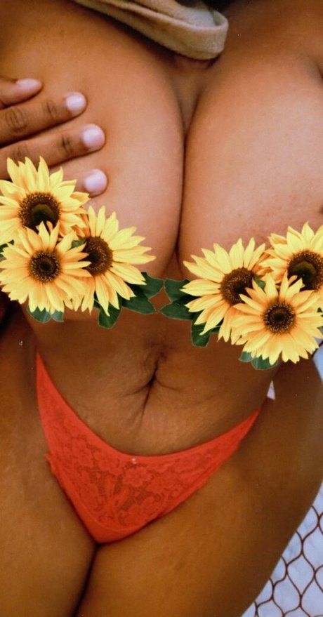 Foto desnuda filtrada de OnlyFans de Reignofglitter