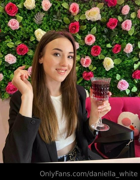 Daniella_white