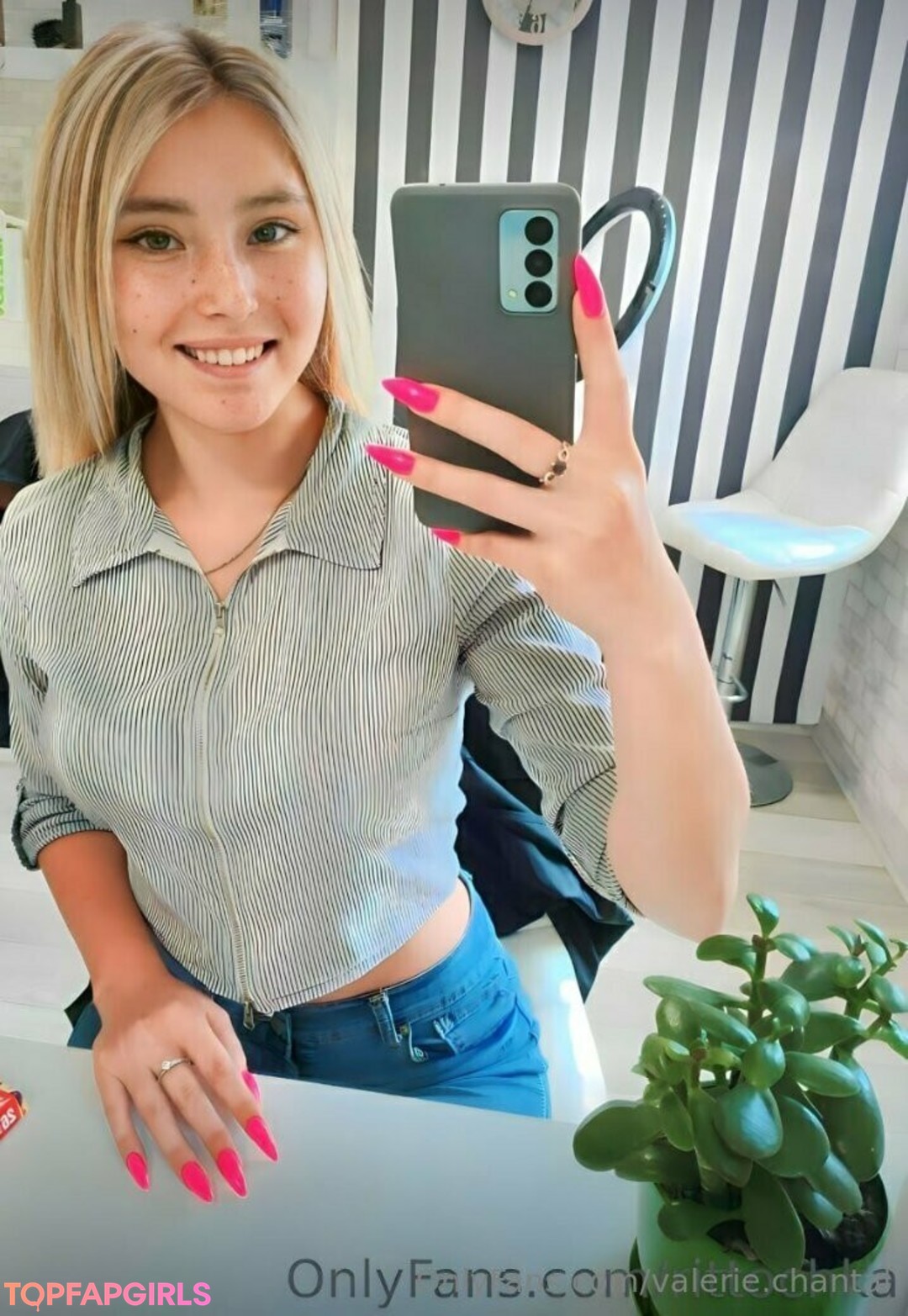 Foto desnuda filtrada de OnlyFans de Valeriechantal #119 Foto desnuda filtrada de OnlyFans de Valeriechantal #119