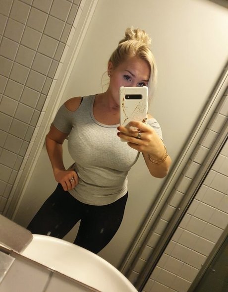 Foto desnuda filtrada de OnlyFans de Emilia Linden